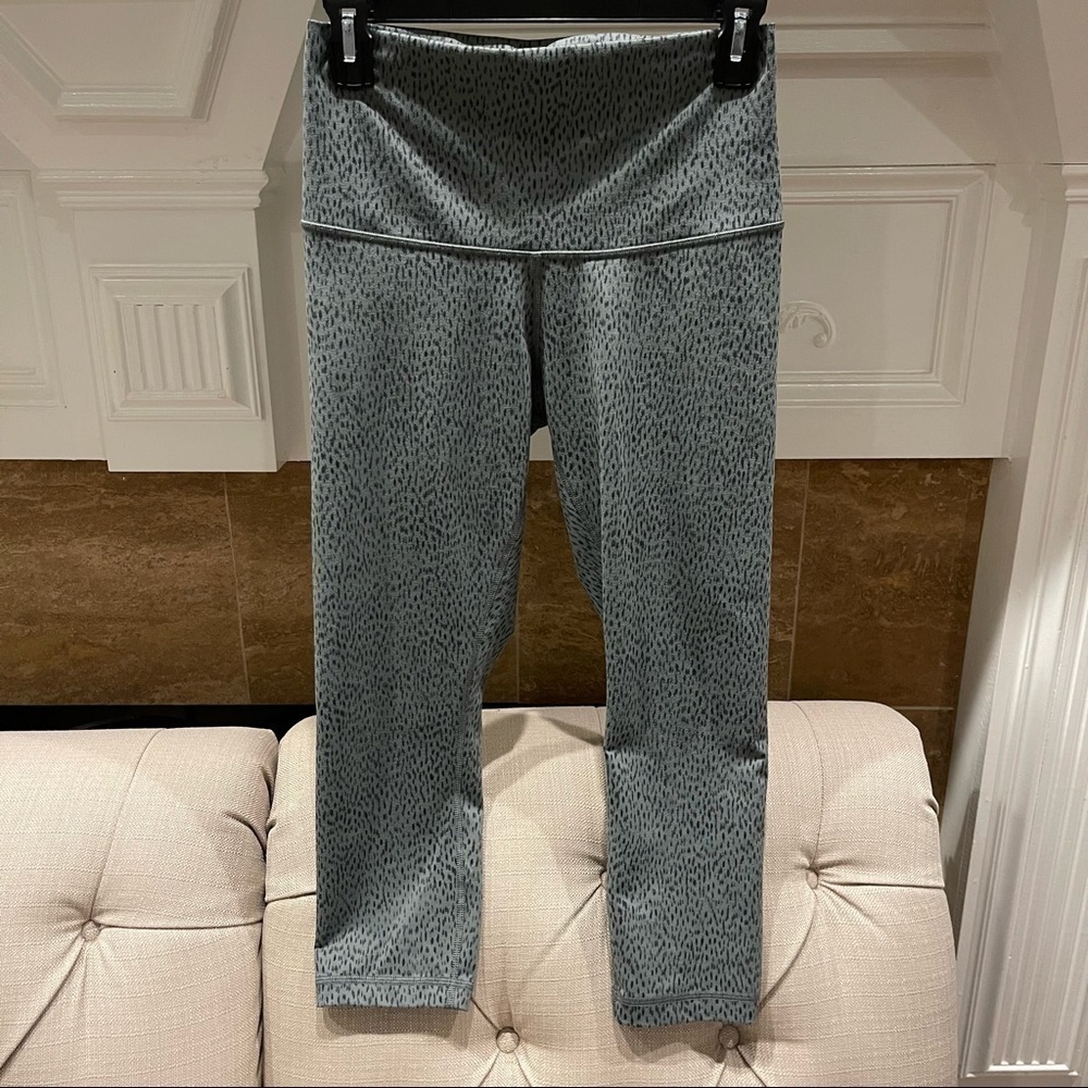 As: Lululemon Dottie Dash Fatigue Wunder Under Roll Down Size 4 Cropped